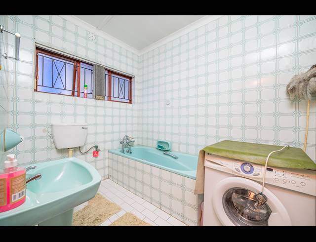 5 BEDROOM HOUSE FOR SALE IN RESERVOIR HILLS